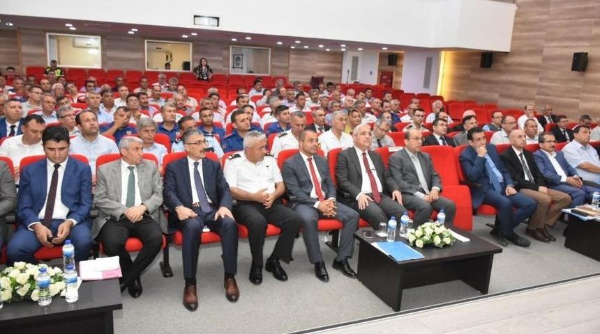 Vali G&uuml;ven&ccedil;er Alaşehir&rsquo;de Muhtarlarla Buluştu