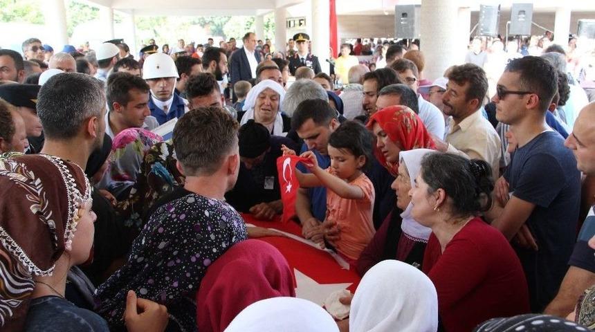 V&uuml;cuduna Şarapnel Saplanan Asker 8 Yıl Sonra Şehit Oldu