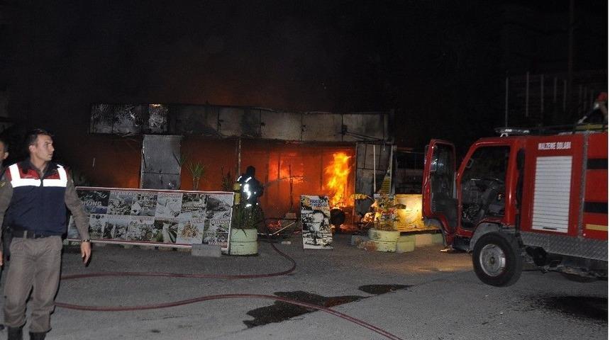 Yangında İşyeri Kullanılamaz Hale Gledi