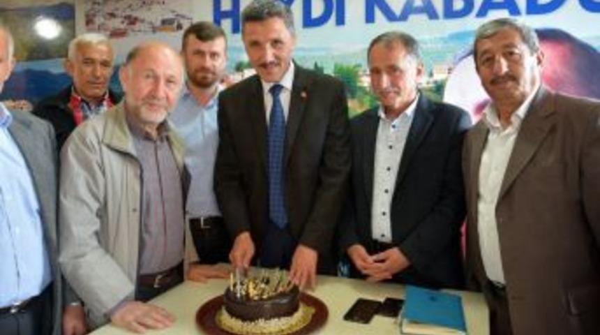 Belediye Başkanına S&uuml;rpriz Doğum G&uuml;n&uuml; Kutlaması