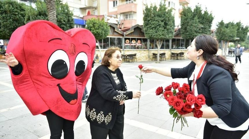 B&uuml;y&uuml;kşehir, Sevgililer G&uuml;n&uuml;&rsquo;nde Kırmızı G&uuml;l Dağıttı