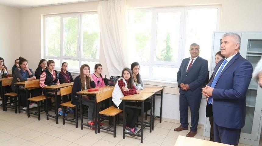 Başkan &Ccedil;alık, Sınava Girecek &Ouml;ğrencilere Başarılar Diledi