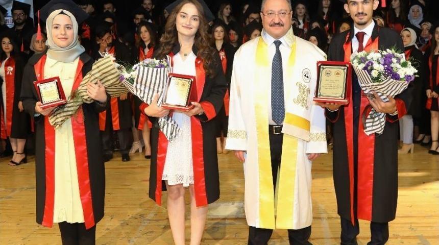 Er&uuml; İktisadi Ve İdari Bilimler Fak&uuml;ltesi 2017-2018 Mezunlarını Verdi