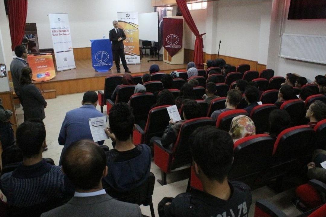 Van&rsquo;da &lsquo;ikinci &Uuml;niversite&rsquo; Fırsatı Anlatıldı