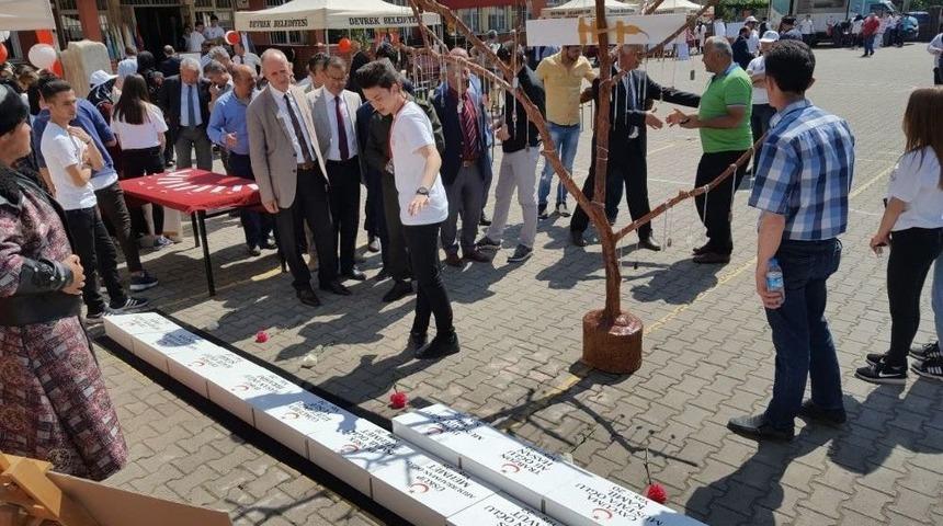 İmam Hatipliler T&uuml;bitak Bilim Fuarında H&uuml;nerlerini Sergilediler