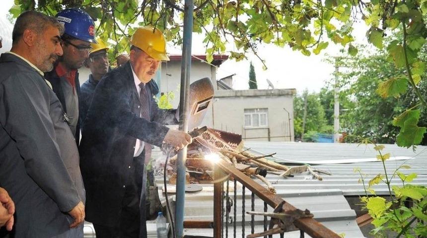 &Ouml;ğrenciler İhtiya&ccedil; Sahibi Ailelerin Evlerini Onardı