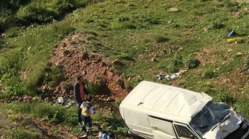 Eğribel Ge&ccedil;idi&rsquo;nde Trafik Kazası: 2 Yaralı