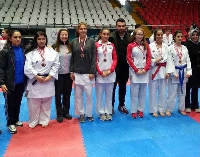 Okullar Arası Karate İl Birinciliği Müsabakaları Yapıldı