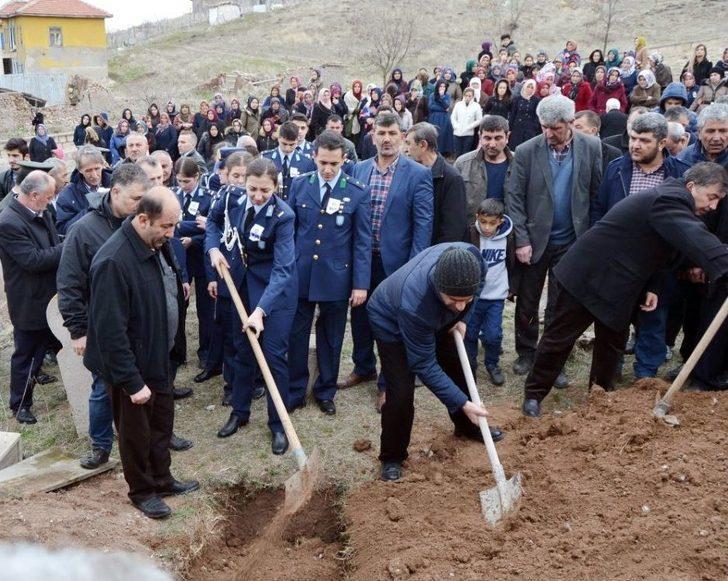 Hava Harp Okulu Son Sınıf Öğrencisi Genç Kız Lösemiye Yenik Düştü G5