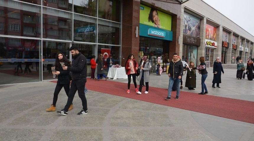 -doğa Cadde Avm, 14 Şubat Sevgililer G&uuml;n&uuml;n&uuml; Unutmadı.
