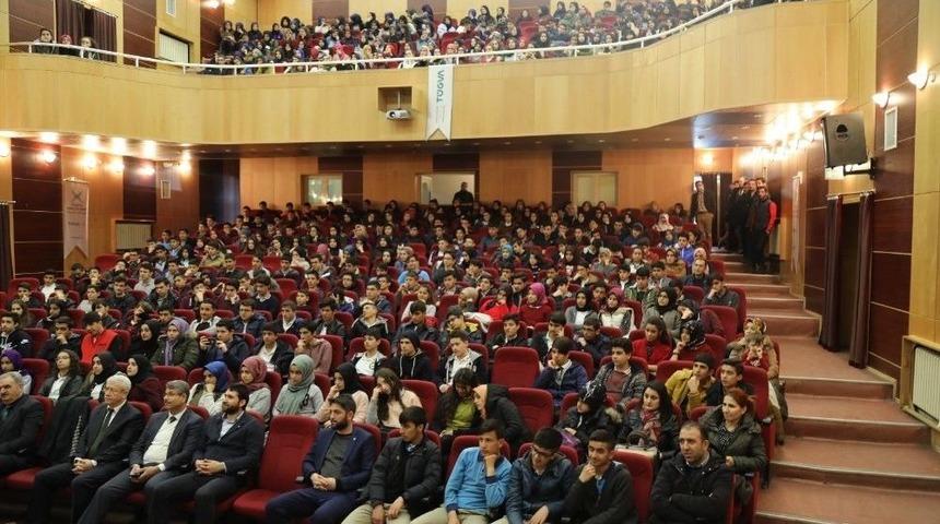 &Ouml;ğrencilere &lsquo;başarıya G&uuml;l&uuml;mse&rsquo; Konferansı