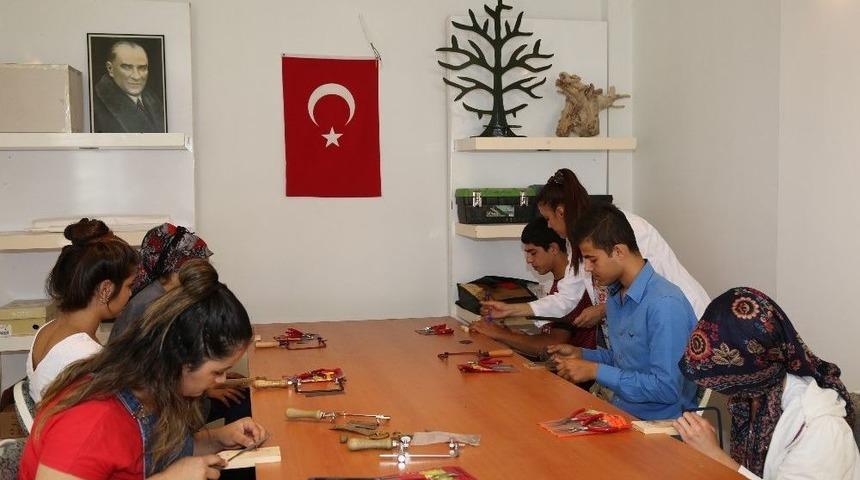 Toroslar Belediyesi, Gen&ccedil;leri &Uuml;niversiteye Hazırlıyor