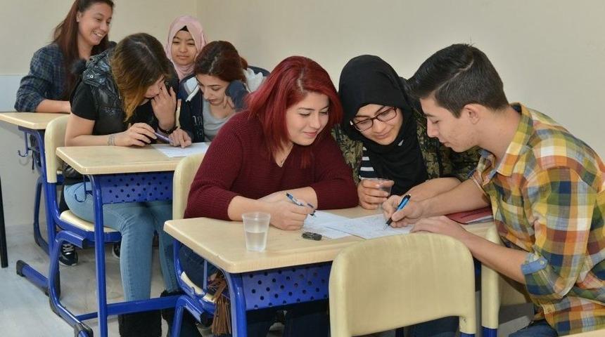 Konyaaltı Belediyesi Et&uuml;t Merkezi &Ouml;ğrencileri Yks&rsquo;ye Hazır