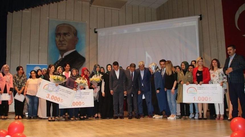 Girişimci Kadın &Ccedil;ift&ccedil;iler Sertifikalarını Aldı