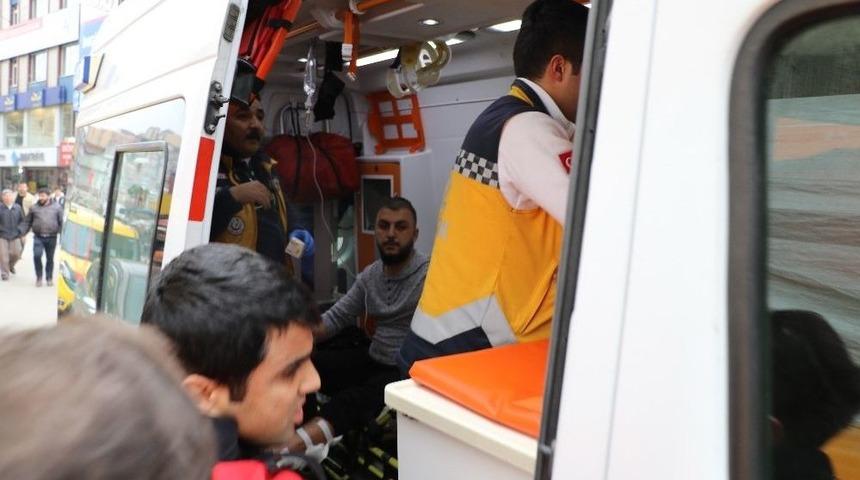 Halk Pazarında Seyyar Satıcıyı Ayağından Vurdular