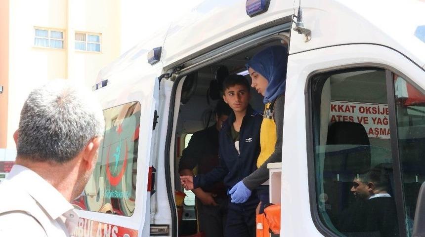 &Ouml;zel Yurtta 22 &Ouml;ğrenci Yemekten Zehirlendi