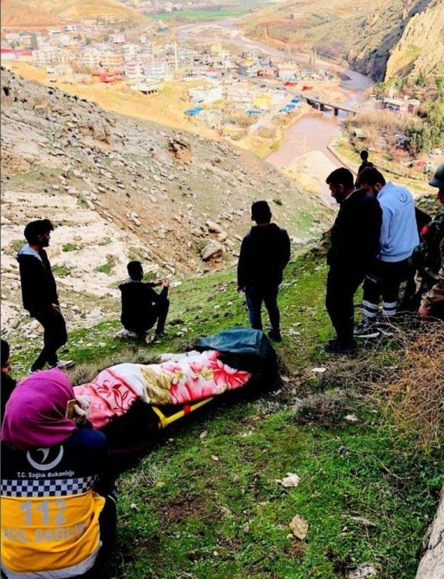 Cizre’de Kasrik Kayalıklarına Çıkan Genç Düşerek Yaralandı