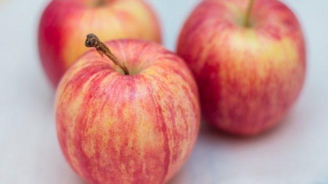 Yerfıstığı Ezmeli Lezzetli Elma Sandviçler