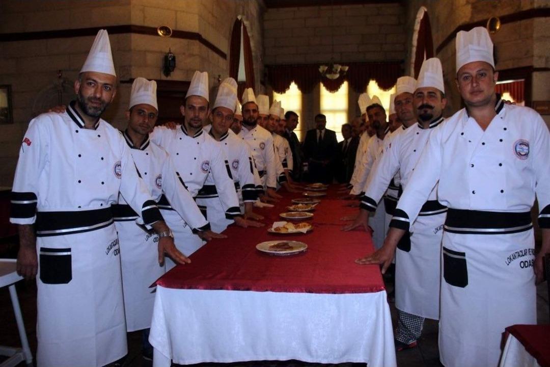 Kebap&ccedil;ılar Ustalık Belgesini Yemin Ederek Aldı