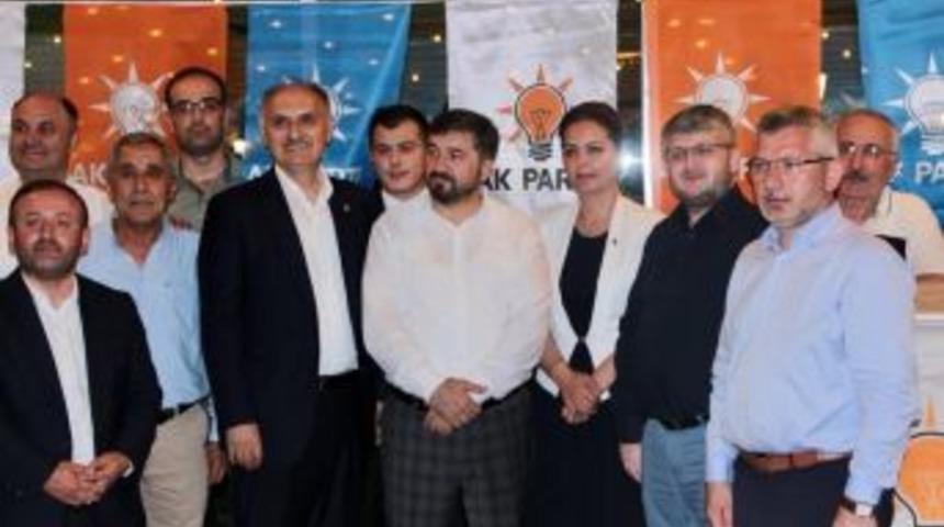 Ak Partililer, &rsquo;teşekk&uuml;r&rsquo; Yemeğinde Bir Araya Geldi