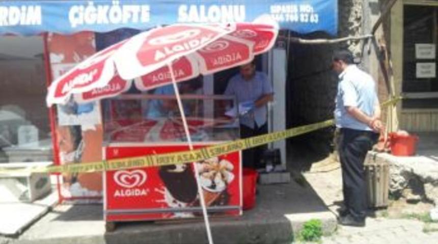 Hırsızlar, &Ccedil;iğ K&ouml;fte D&uuml;kkanından Bin 500 Tl &Ccedil;aldı