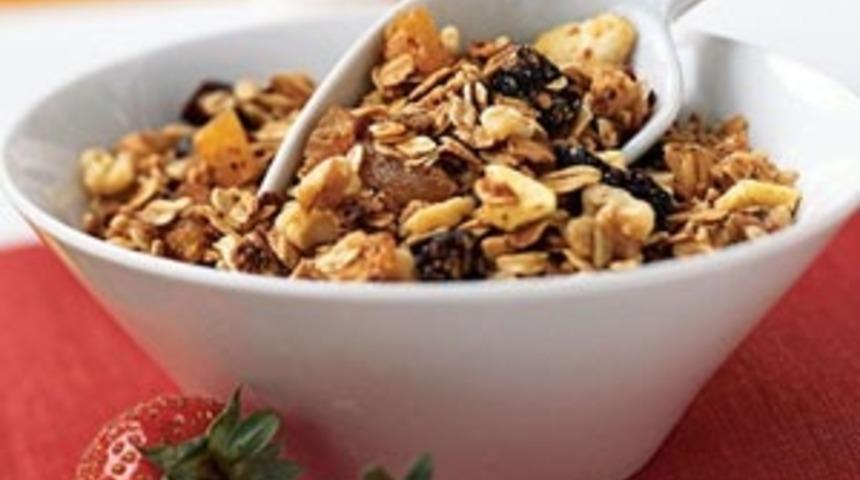 Üç Tahıllı, Cevizli Ve Kuru Meyveli Kahvaltı Gevreği