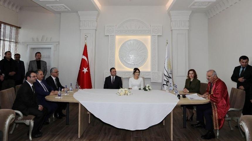 Vali Zorluoğlu, Sevgililer G&uuml;n&uuml;&rsquo;nde Nikah Kıydı