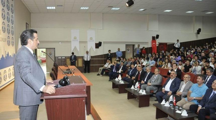 Sel&ccedil;uk&rsquo;ta &ldquo;tarım, Ekonomi Ve Modernizasyon&rdquo; Konferansı Yapıldı