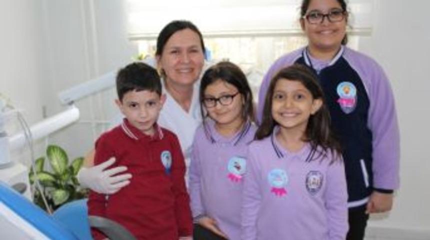 Diş Polikliğine Başvuran &Ccedil;ocuklara &Uuml;st&uuml;n Cesaret Madalyası