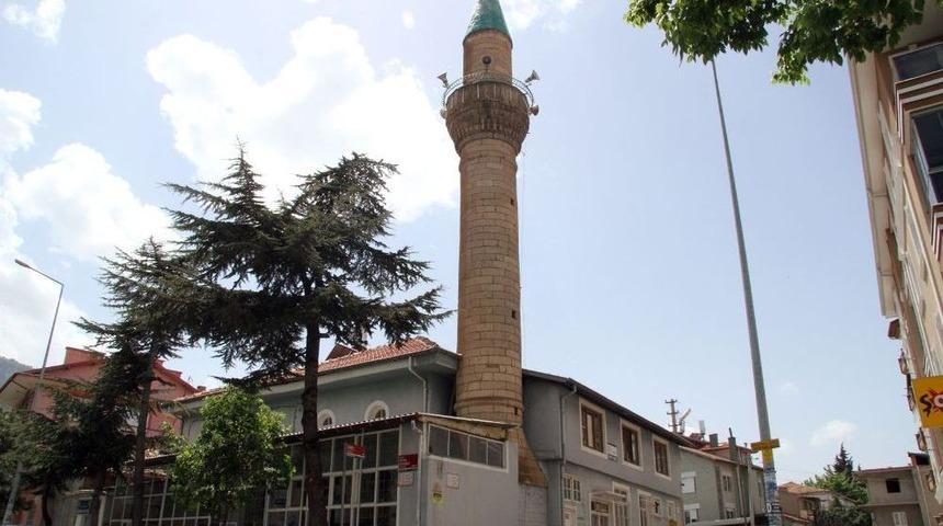 İmamın Odasından Sadaka Kutusundaki Parayı &Ccedil;aldı