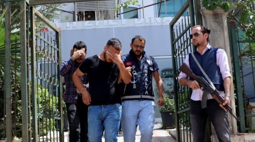 Cinayet Zanlılarını ‘deri Şapka’ Yakalattı