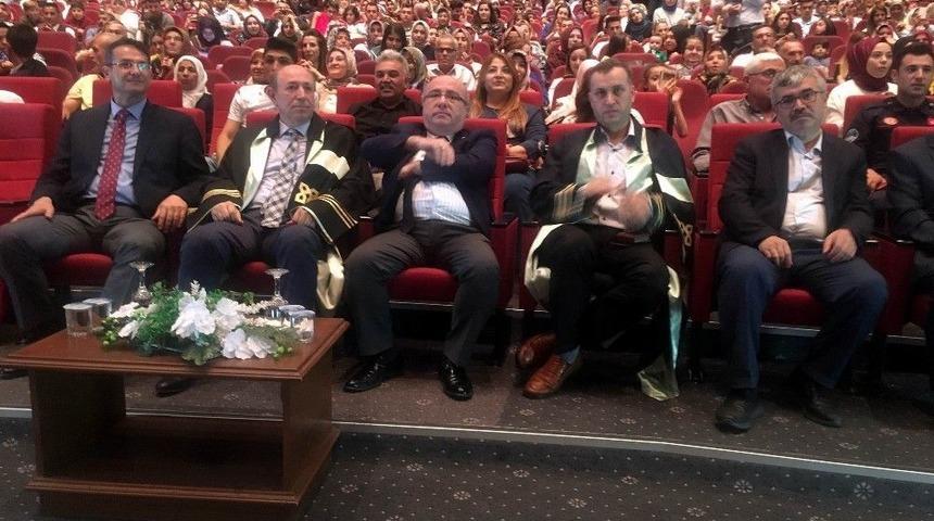 Er&uuml; Mustafa &Ccedil;ıkrık&ccedil;ıoğlu Meslek Y&uuml;ksekokulu Yeni Mezunlarını Verdi