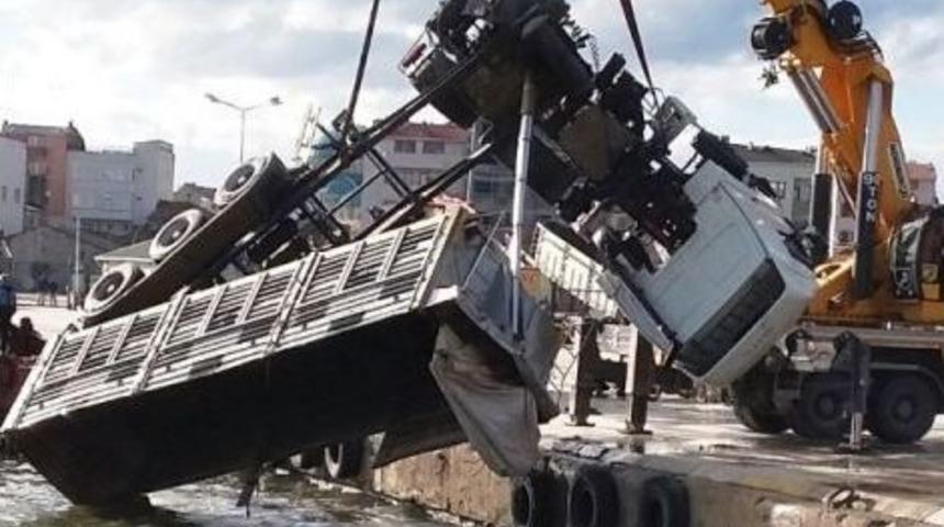 Biga&rsquo;da Kamyon Denize U&ccedil;tu