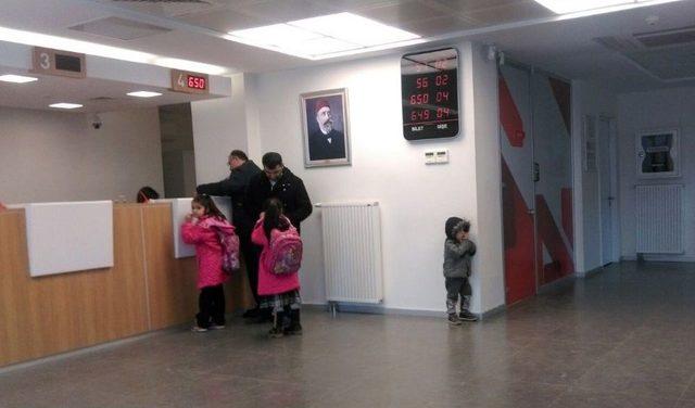 K&uuml;&ccedil;&uuml;k Kardeşler, Kumbarada Biriktirdikleri Har&ccedil;lıklarını Afrin&rsquo;e G&ouml;nderdi 3