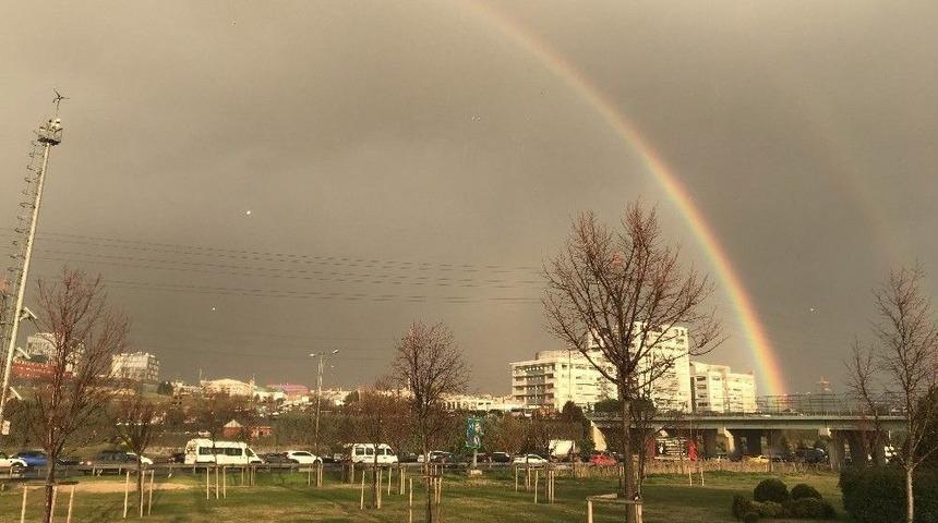 İstanbul&rsquo;da &Ccedil;ift G&ouml;kkuşağı S&uuml;rprizi