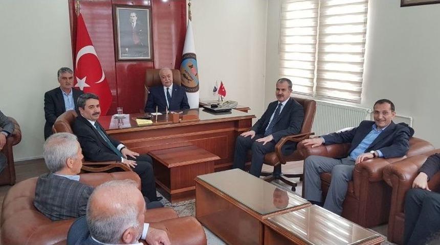 Ak Parti Heyeti Başkan Aslant&uuml;rk İle Bir Araya Geldi