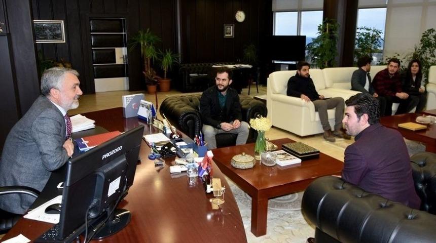 Rekt&ouml;r Bilgi&ccedil; &Ouml;ğrencileri Dinledi