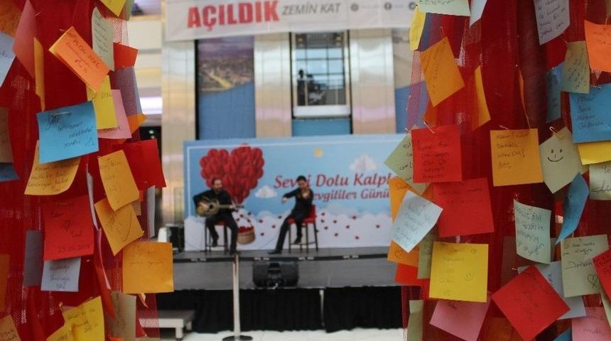 Sevgililerin Yolu Sevgi T&uuml;neli Oldu