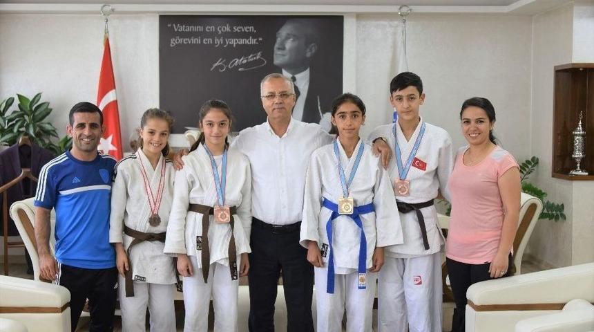 Başkan Kayda’dan Başarılı Judoculara Hediye