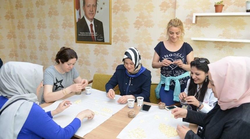 Kursiyerler İhtiya&ccedil; Sahipleri İ&ccedil;in Mantı B&uuml;kt&uuml;