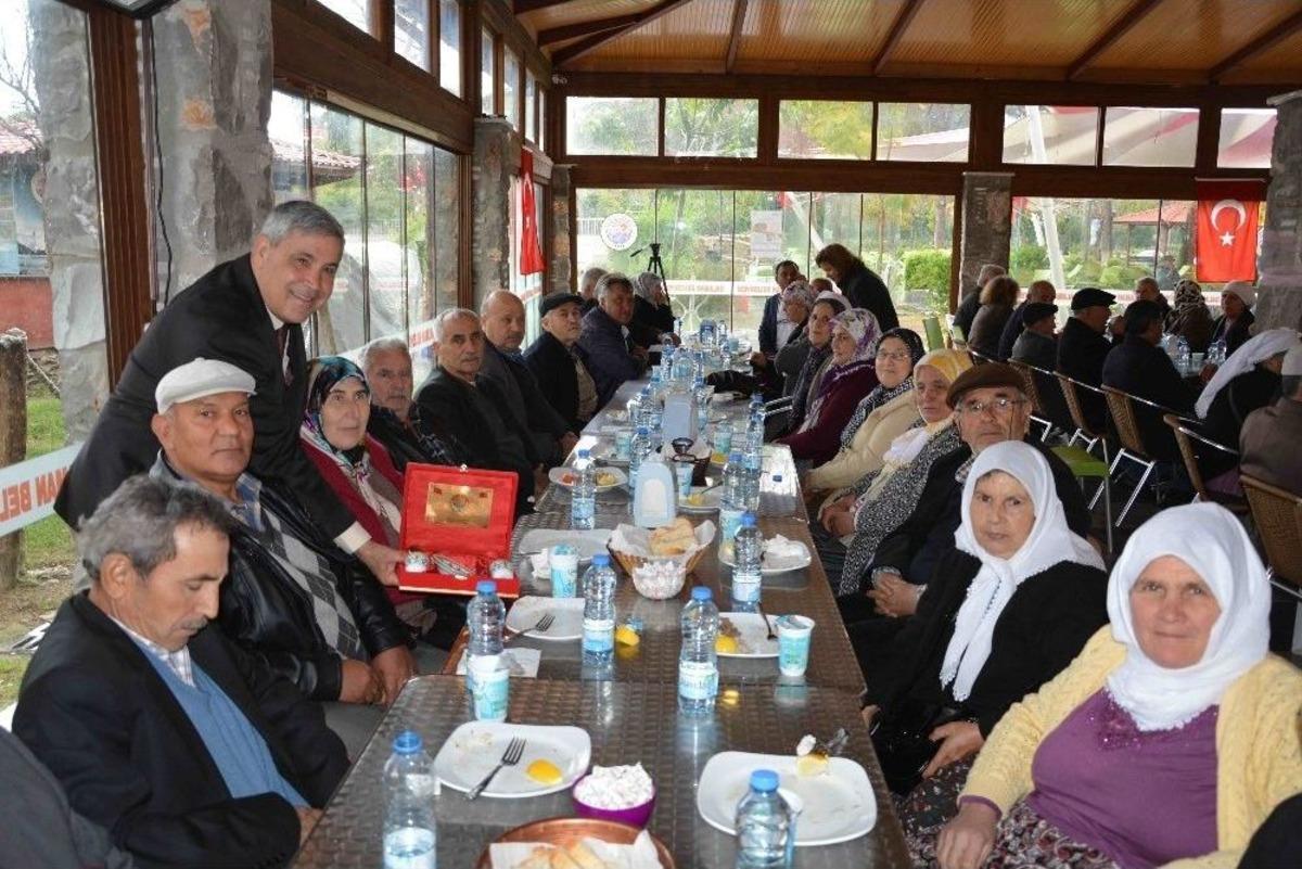 Asırlık Sevgililer Bir Araya Geldi