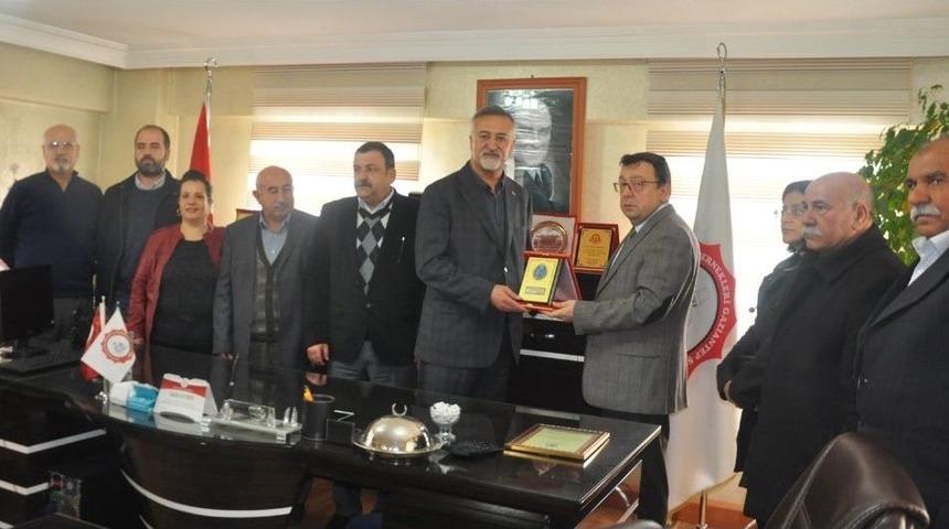 Alevi K&uuml;lt&uuml;r Derneklerinden Mehmet&ccedil;iğe 40 Bin Tl Bağış