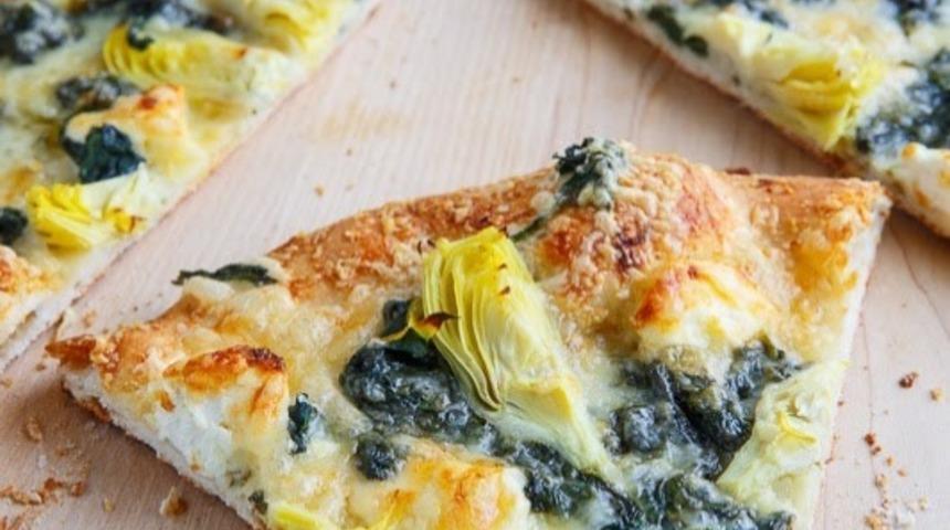 Ispanaklı ve Enginarlı Sıradışı Bir Pizza Tarifi