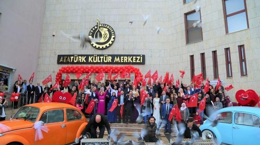 Uşak&rsquo;ta Afrin Mesajlı Sevgililer G&uuml;n&uuml; Etkinliği
