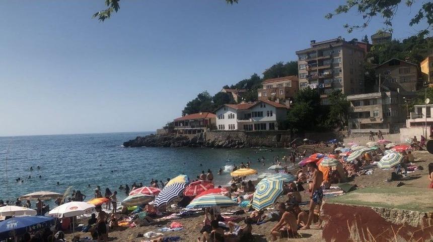 Zonguldak&rsquo;ta Vatandaşlar Sahillere Akın Etti
