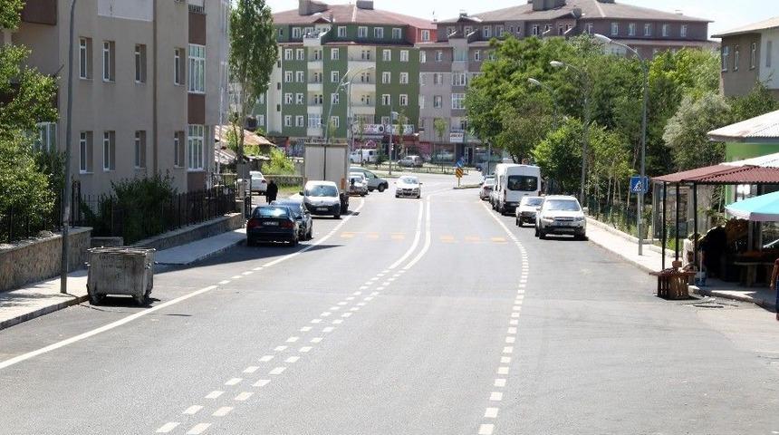 B&uuml;y&uuml;kşehir Ş&uuml;kr&uuml;paşa&rsquo;da Yolları Baştan Aşağı Yeniliyor