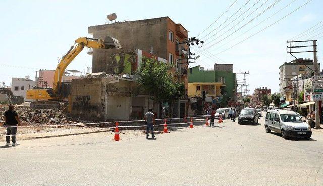 Mersin’de Trafiğin Rahatlatılmasına Yönelik Çalışmalarına Devam Ediyor