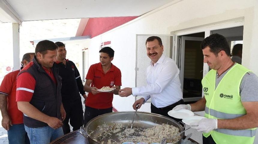 Başkan Yılmaz&rsquo;dan İş&ccedil;isine Moral Yemeği