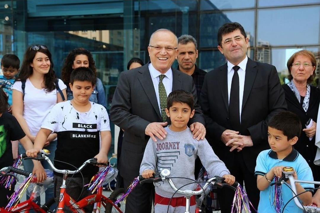 Ataşehirli &Ccedil;ocuklar Bisikletlerine Kavuştu