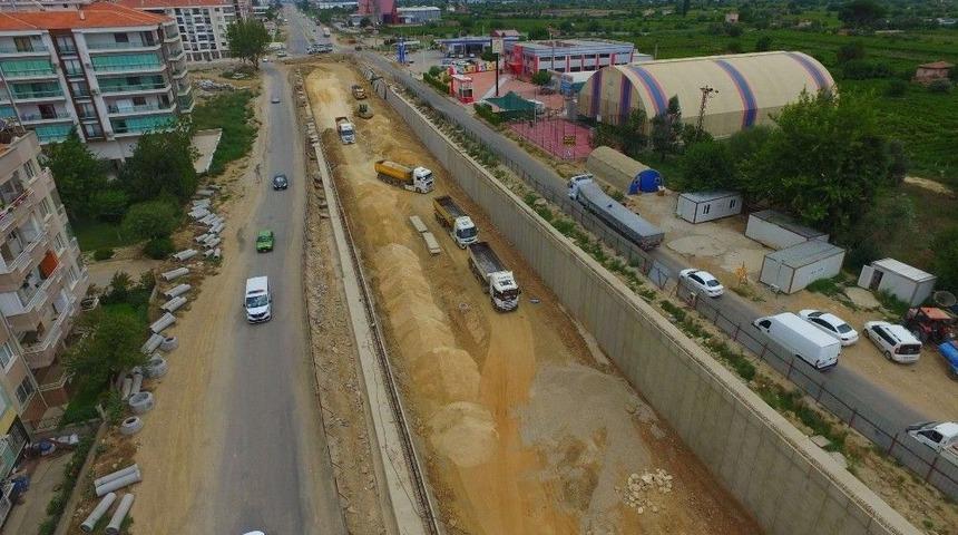 Alaşehir&rsquo;in K&ouml;pr&uuml;l&uuml; Kavşağında &Ccedil;alışmalar Devam Ediyor